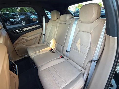 Used 2023 Porsche Cayenne Platinum Edition AWD/4WD image 24