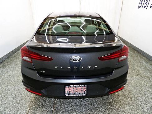 Used 2020 Hyundai Elantra SE FWD image 5
