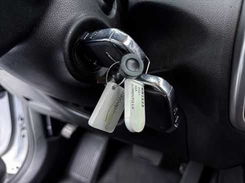 Used 2021 Kia Sorento LX image 30