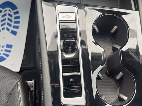 Used 2024 Volkswagen Atlas SE w/ Black Wheel Package FWD image 35