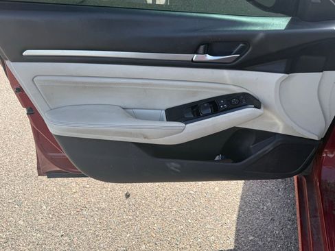 Used 2021 Nissan Altima 2.5 SV w/ SV Premium Package FWD image 15