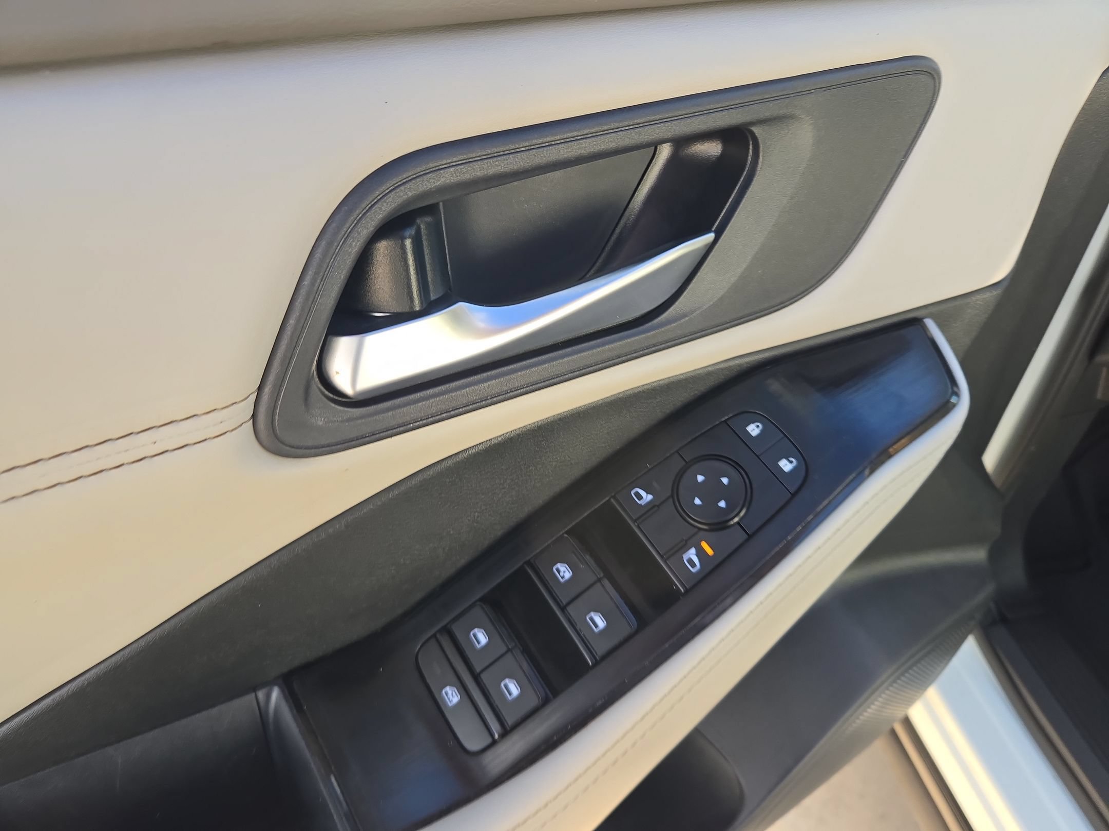 Used 2023 Nissan Rogue SV w/ SV Premium B Package FWD image 13