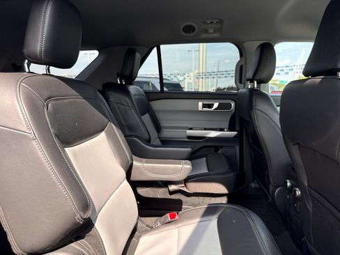 Used 2023 Ford Explorer XLT w/ Equipment Group 202A AWD/4WD image 8