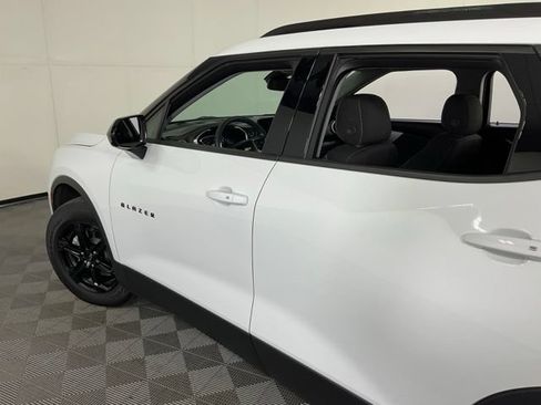Used 2025 Chevrolet Blazer LT w/ Convenience Package FWD image 32