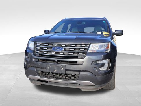 Used 2017 Ford Explorer Limited w/ Equipment Group 301A AWD/4WD image 3