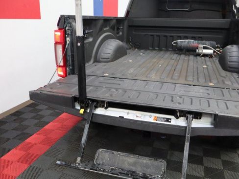 Used 2022 Ford F250 Platinum w/ FX4 Off-Road Package AWD/4WD image 32
