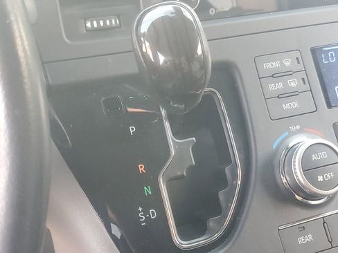 Used 2019 Toyota Sienna XLE image 30