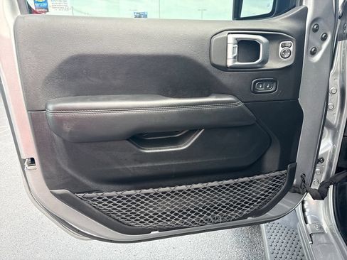 Used 2020 Jeep Wrangler Unlimited Sahara AWD/4WD image 12