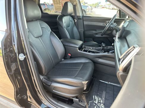 Used 2024 Kia Sorento S image 23