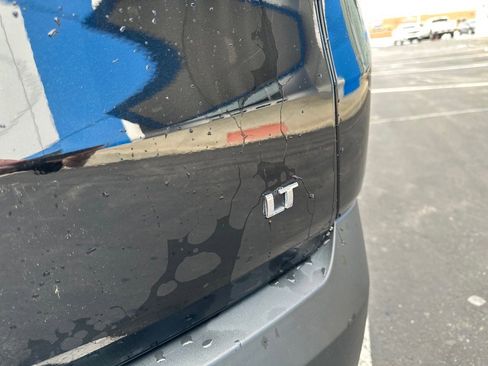 Used 2021 Chevrolet Traverse LT image 23