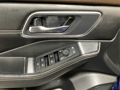 Used 2021 Nissan Rogue SV w/ Premium Package image 10