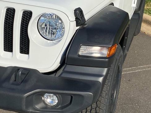 Used 2023 Jeep Wrangler Sport image 5