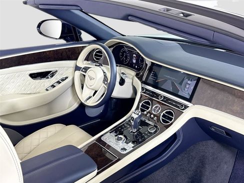 Used 2020 Bentley Continental GT V8 image 28