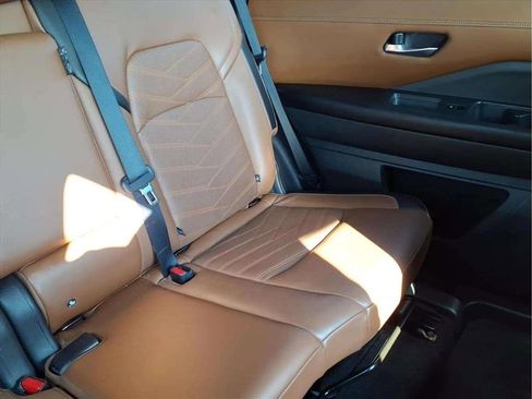 Used 2023 Nissan Pathfinder Platinum w/ Cargo Package image 18