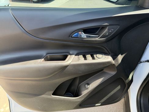 Used 2018 Chevrolet Equinox LT FWD image 13