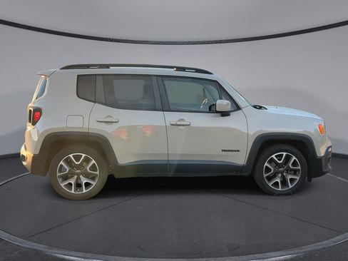 Used 2015 Jeep Renegade Latitude w/ Popular Equipment Group FWD image 9