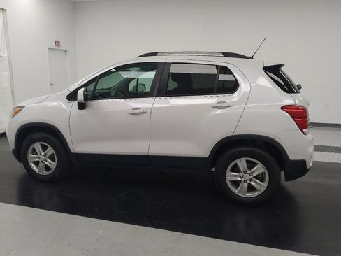 Used 2022 Chevrolet Trax LT w/ Driver Confidence Package AWD/4WD image 3