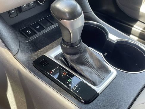 Used 2019 Toyota Highlander Plus FWD image 15