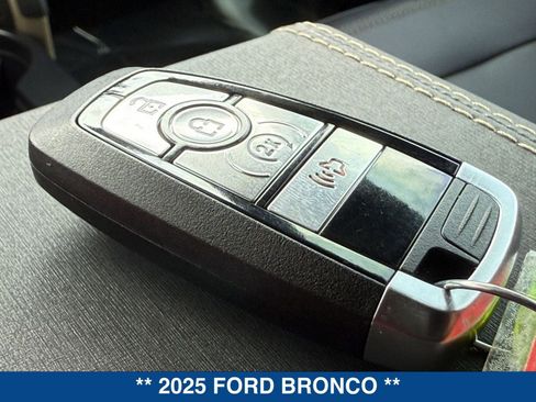 Used 2025 Ford Bronco Badlands AWD/4WD image 60