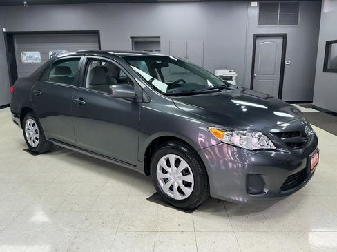 Used 2011 Toyota Corolla LE FWD image 2