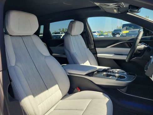 New 2025 Cadillac Lyriq Sport RWD image 17