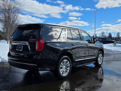 Used 2023 GMC Yukon SLT w/ SLT Premium Package image 9