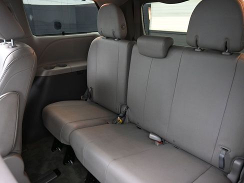 Used 2016 Toyota Sienna XLE image 12