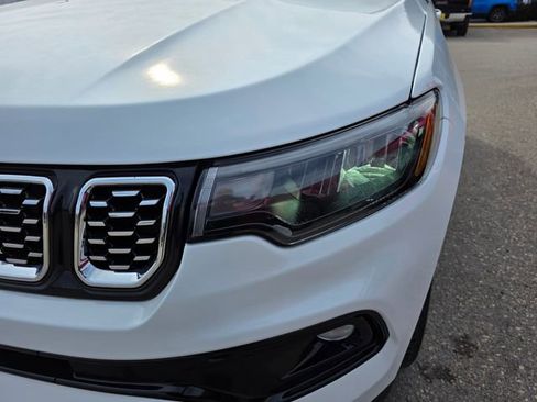 Used 2024 Jeep Compass Limited image 3