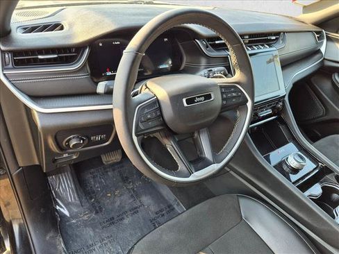 Used 2023 Jeep Grand Cherokee Altitude AWD/4WD image 10