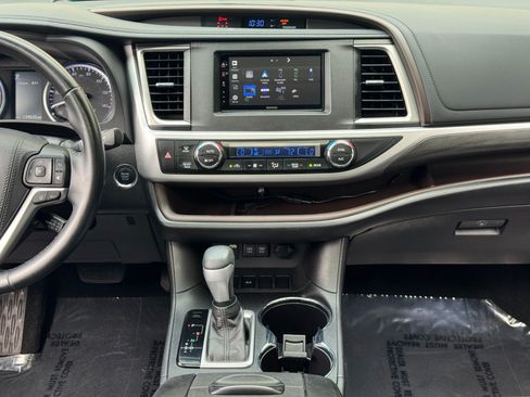 Used 2017 Toyota Highlander Limited FWD image 23
