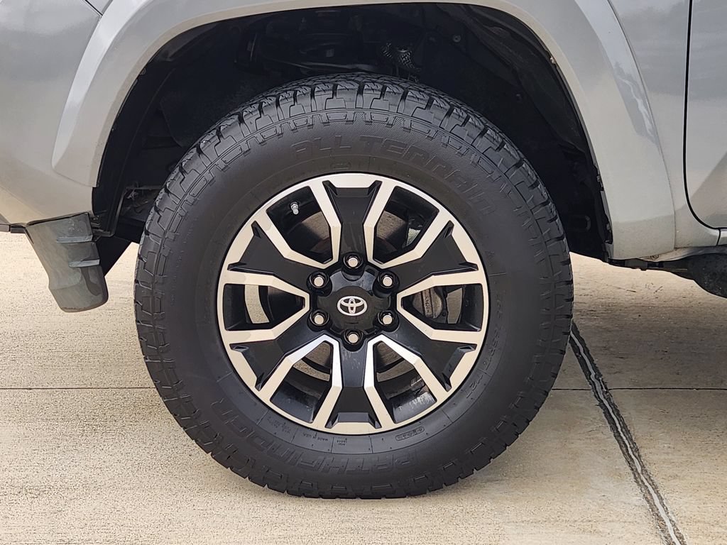 Used 2021 Toyota Tacoma TRD Sport w/ Technology Package RWD image 11