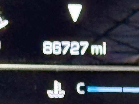 Used 2022 GMC Yukon Denali w/ Advanced Technology Package image 35