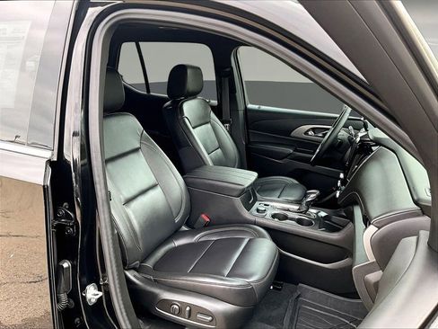 Used 2023 Chevrolet Traverse LT w/ LT Premium Package AWD/4WD image 29