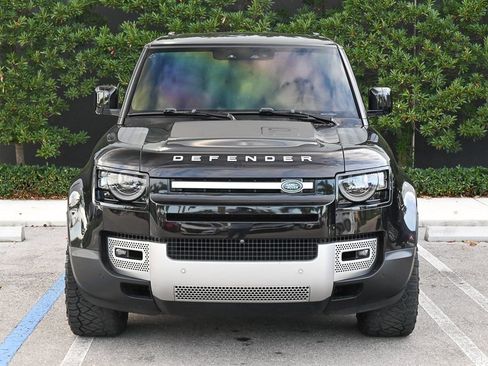 Used 2021 Land Rover Defender 110 SE image 2