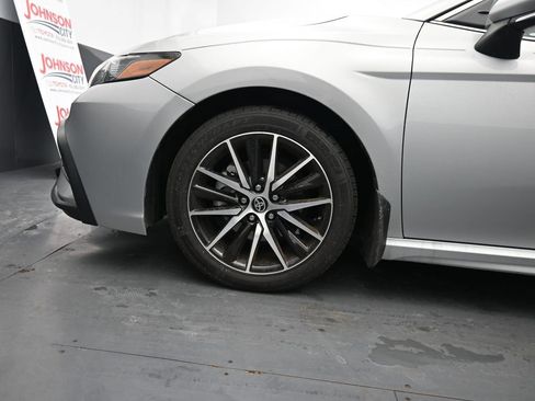 Used 2021 Toyota Camry SE image 12