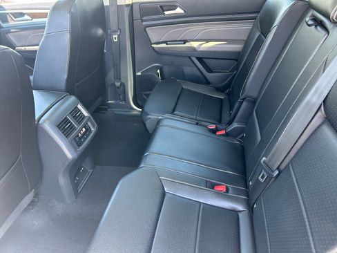 Used 2023 Volkswagen Atlas SE w/ Panoramic Sunroof Package FWD image 17