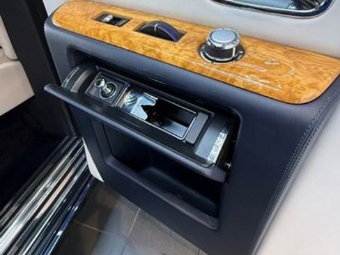 Used 2009 Rolls-Royce Phantom Sedan RWD image 36