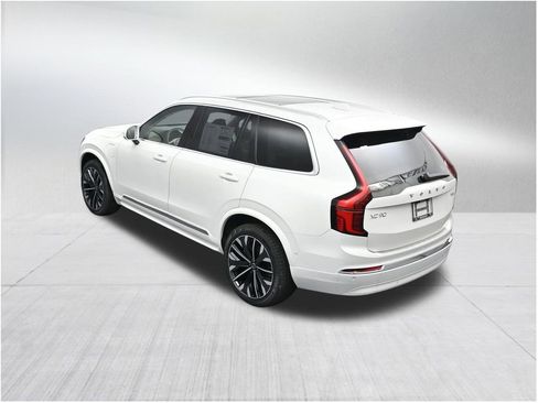 New 2026 Volvo XC90 T8 Ultra w/ Protection Package Premier AWD/4WD image 16