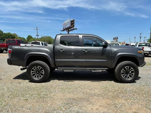 Used 2020 Toyota Tacoma TRD Sport w/ Technology Package RWD image 6