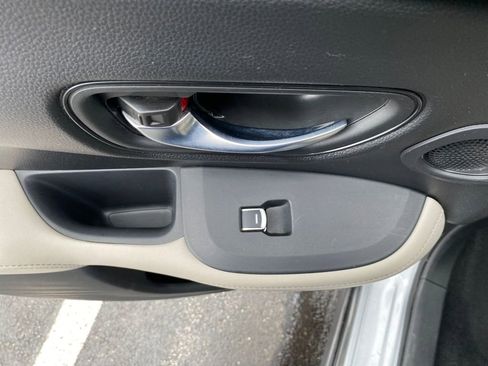 Used 2024 Honda HR-V EX-L image 17