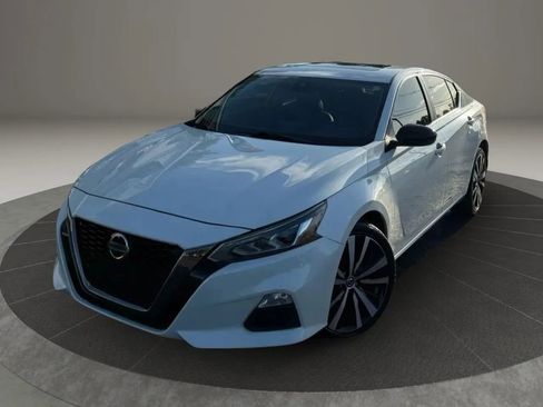 Used 2020 Nissan Altima 2.5 SR w/ Premium Package AWD/4WD image 2