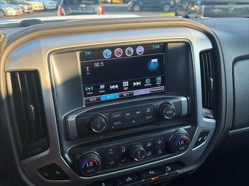 Used 2017 GMC Sierra 2500 SLE w/ SLE Fleet Preferred Package AWD/4WD image 17