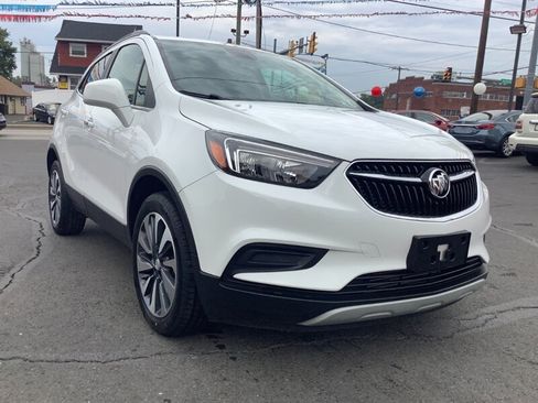 Used 2022 Buick Encore Preferred FWD image 1