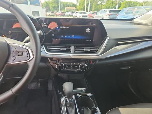 Used 2025 Chevrolet Trax ACTIV w/ Driver Confidence Package FWD image 18