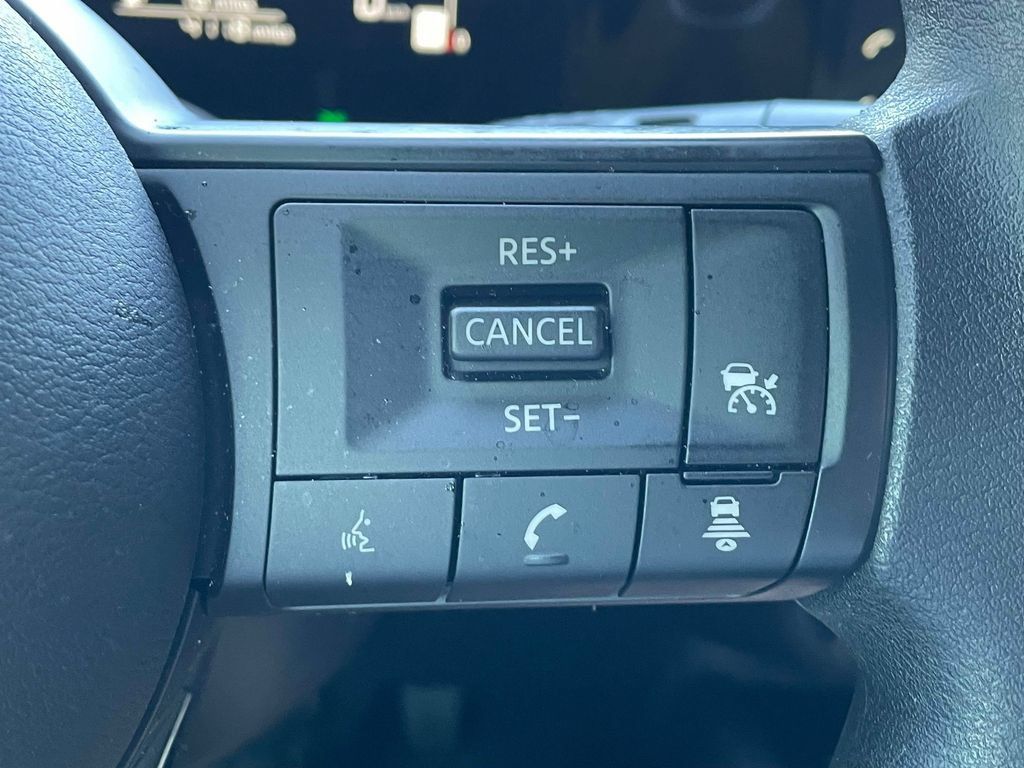 Used 2025 Nissan Kicks SV FWD image 30