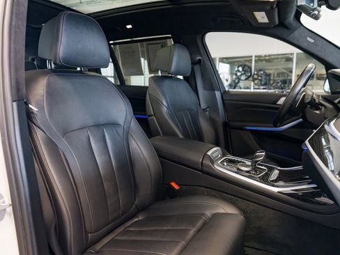 Used 2022 BMW X7 M50i w/ Cold Weather Package image 33