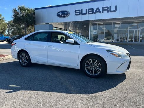 Used 2016 Toyota Camry SE image 1