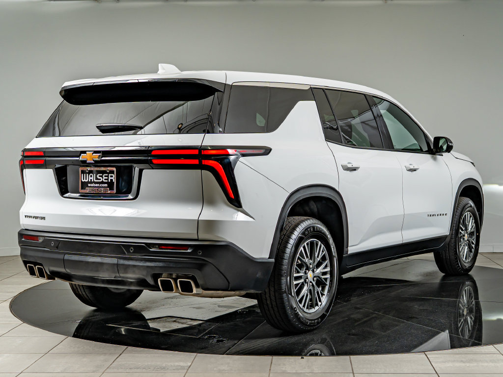 Used 2024 Chevrolet Traverse LS FWD image 5