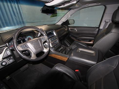 Used 2019 GMC Yukon XL Denali w/ Denali Ultimate Package image 2