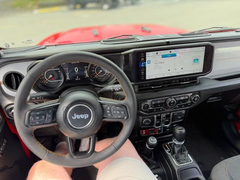 Used 2024 Jeep Gladiator Sport AWD/4WD image 36